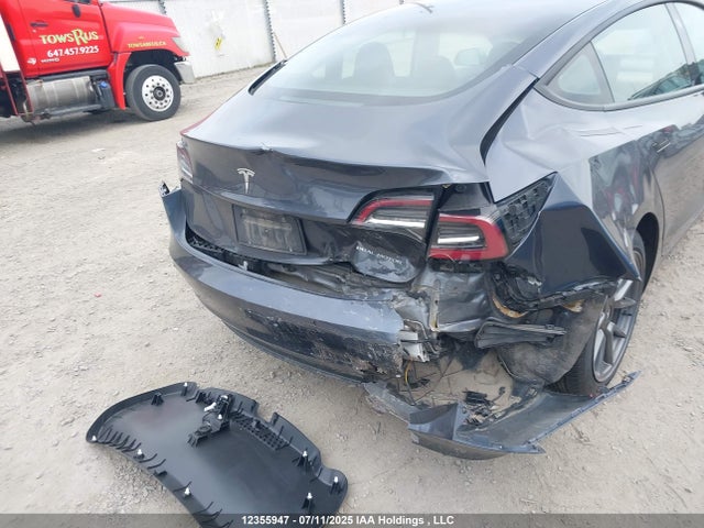 5YJ3E1EB7NF128694 Tesla MODEL 3