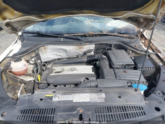 WVGMV7AX9HK002641 Volkswagen 2017