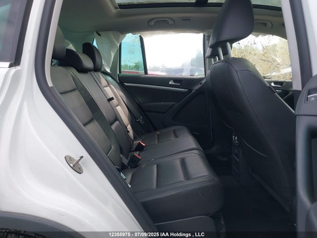 WVGMV7AX9HK002641 Volkswagen 2017
