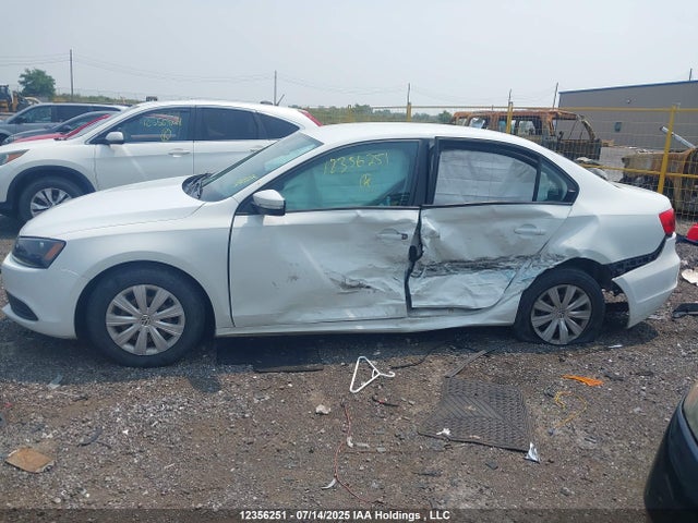 3VW2K7AJ4EM256310 Volkswagen 2014