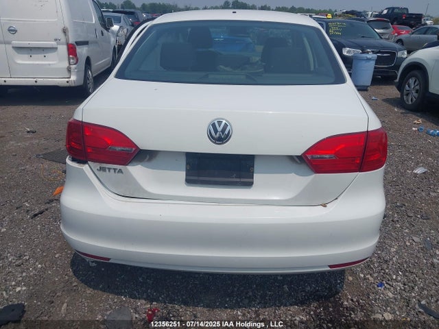 3VW2K7AJ4EM256310 Volkswagen 2014