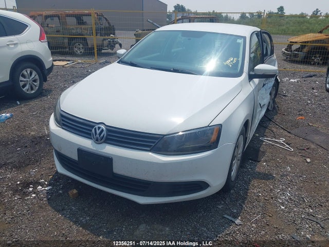3VW2K7AJ4EM256310 Volkswagen 2014
