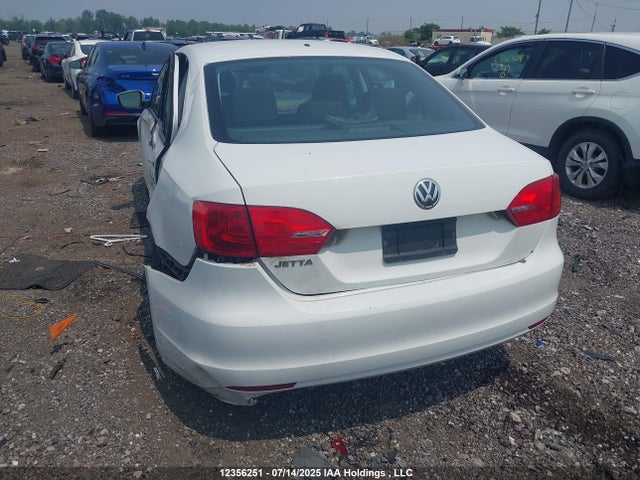 3VW2K7AJ4EM256310 Volkswagen 2014