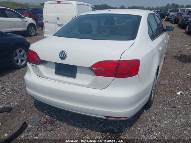 3VW2K7AJ4EM256310 Volkswagen 2014