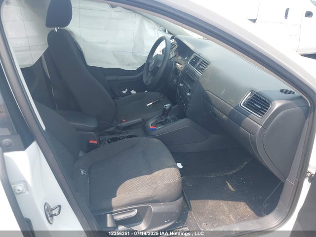 3VW2K7AJ4EM256310 Volkswagen 2014