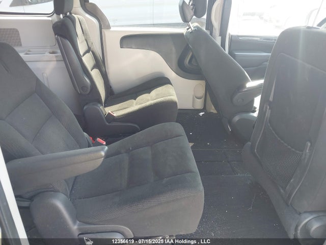 2C4RDGBG4FR642735 Dodge Grand Caravan