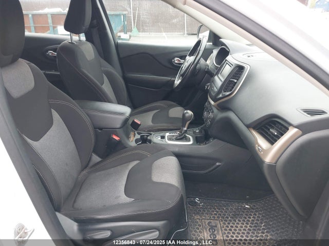 1C4PJMAS0FW736736 Jeep Cherokee