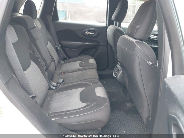1C4PJMAS0FW736736 Jeep Cherokee