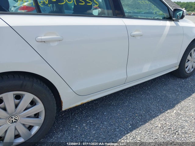 3VWDK7AJ3EM361333 Volkswagen Jetta