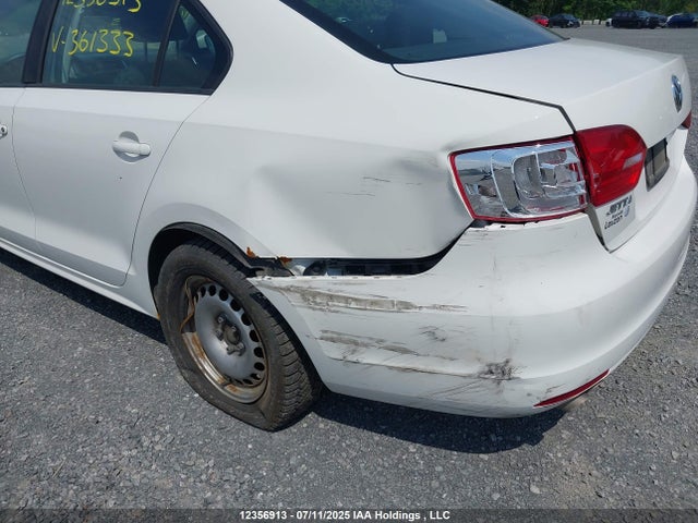 3VWDK7AJ3EM361333 Volkswagen Jetta