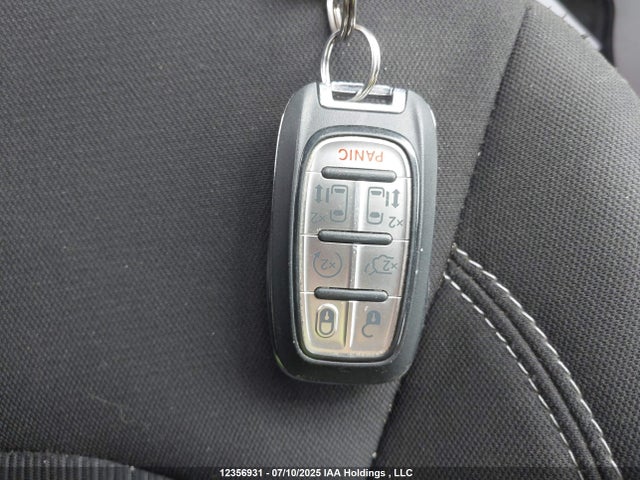 2C4RC1ZG0RR158913 Chrysler grand caravan