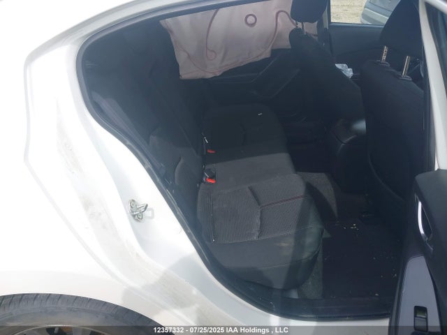 JM1BN1V75H1116872 Mazda pe