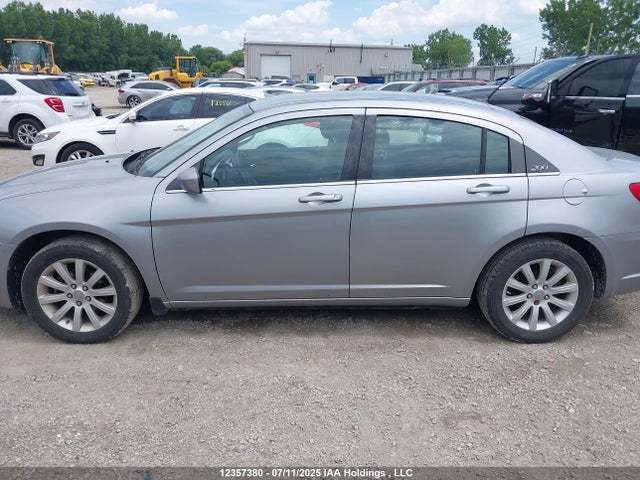 Chrysler 200 2014 1C3CCBBB4EN231612 Image 14