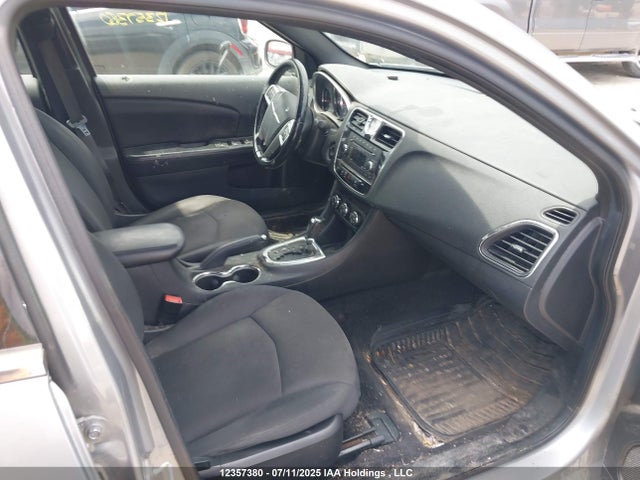 Chrysler 200 2014 1C3CCBBB4EN231612 Image 5