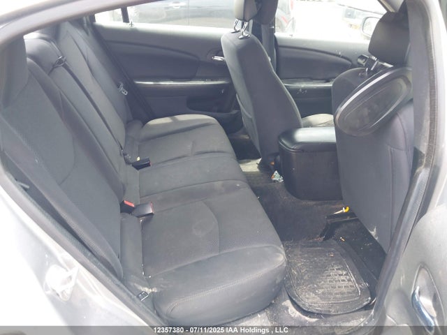 Chrysler 200 2014 1C3CCBBB4EN231612 Image 8