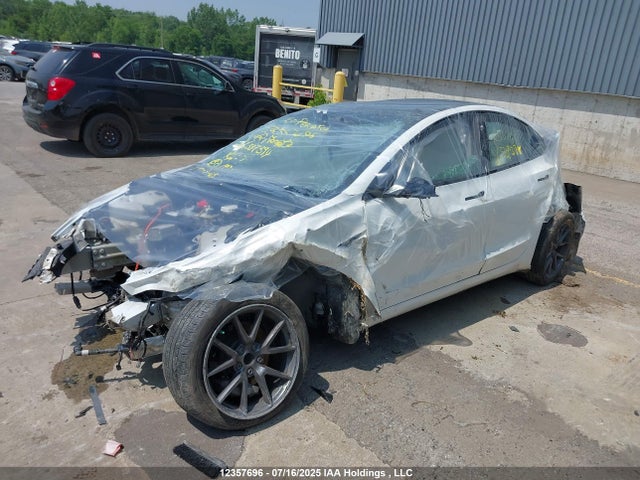 5YJ3E1EA0NF337394 Tesla 2022