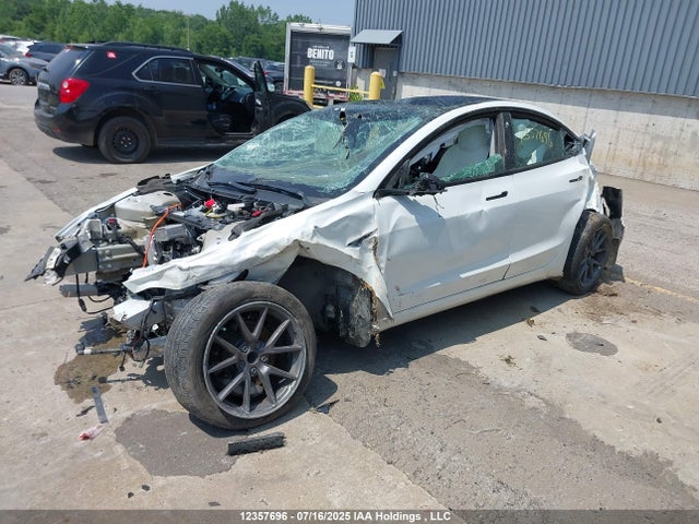 5YJ3E1EA0NF337394 Tesla 2022