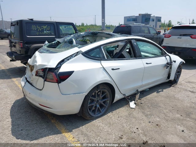 5YJ3E1EA0NF337394 Tesla 2022