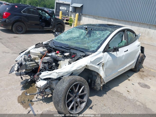 5YJ3E1EA0NF337394 Tesla 2022