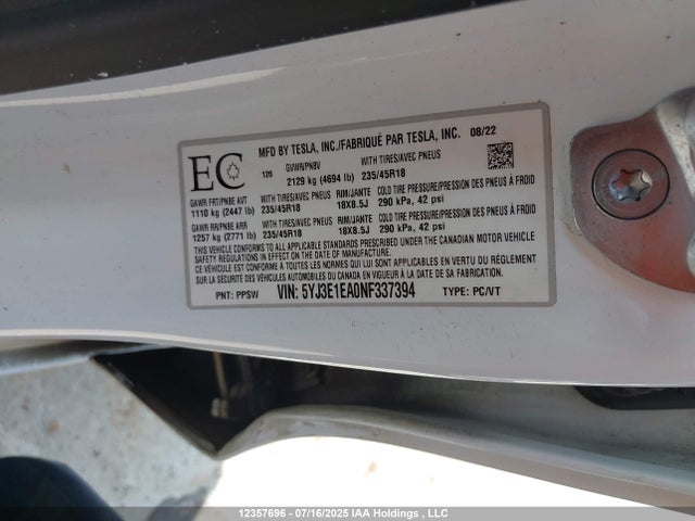 5YJ3E1EA0NF337394 Tesla 2022