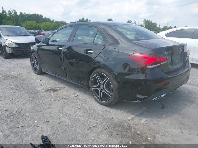 W1K3G4FB8MJ307866 Mercedes-Benz m260