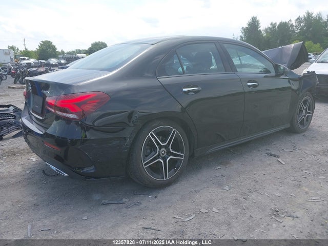 W1K3G4FB8MJ307866 Mercedes-Benz m260