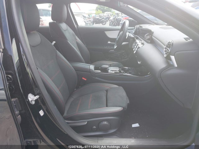 W1K3G4FB8MJ307866 Mercedes-Benz m260