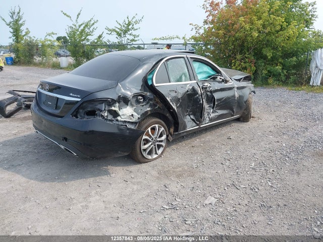 12357843 :رقم المزاد ، 55SWF4KB5HU220180 vin ، 2017 Mercedes-benz C-class مزاد بيع