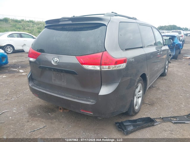 Aukcja sprzedaży 2011 Toyota Sienna, vin: 5TDZK3DC4BS044512, numer aukcji: 12357862