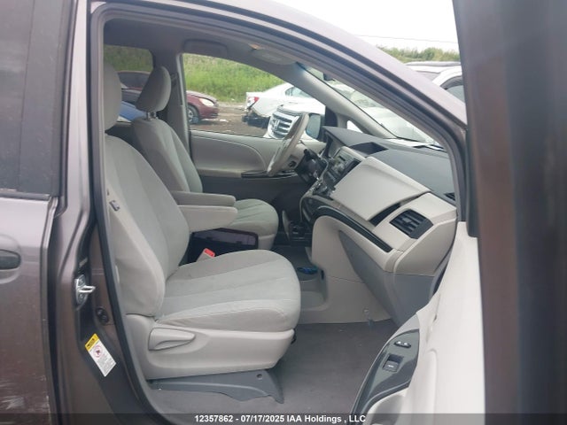 Aukcja sprzedaży 2011 Toyota Sienna, vin: 5TDZK3DC4BS044512, numer aukcji: 12357862