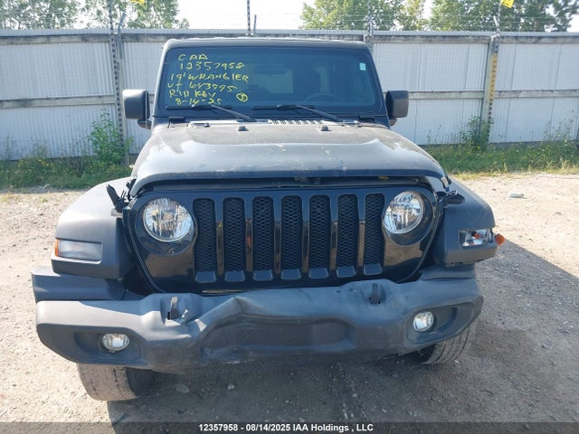 1C4HJXDG9KW643995 Jeep Wrangler