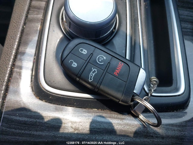 Chrysler 300 2016 2C3CCARG1GH253011 Image 11