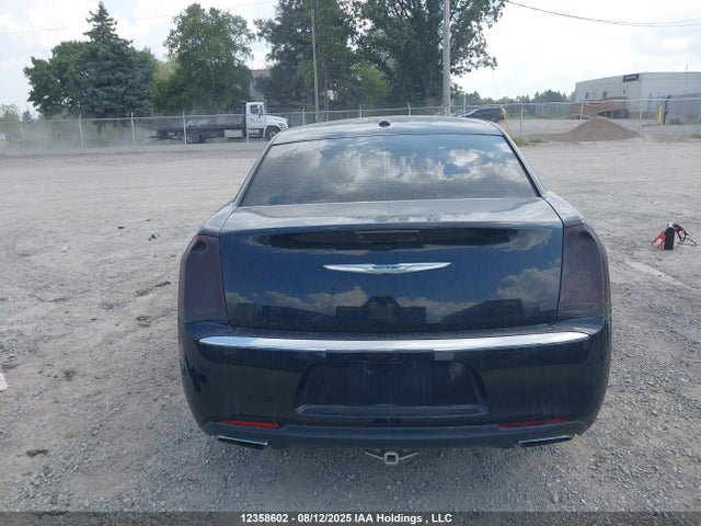 Chrysler 300 2015 2C3CCAAG3FH828512 Image 16