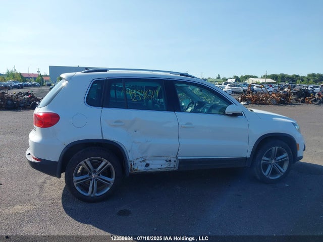 WVGLV7AX3HK029491 Volkswagen 2017