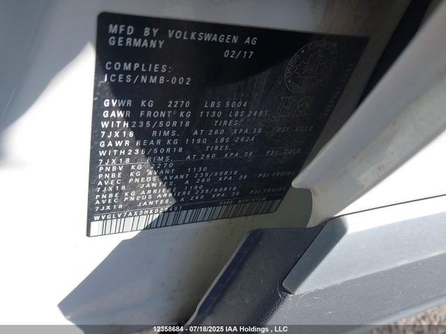 WVGLV7AX3HK029491 Volkswagen 2017