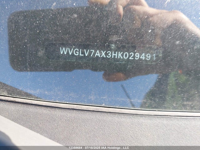 WVGLV7AX3HK029491 Volkswagen 2017