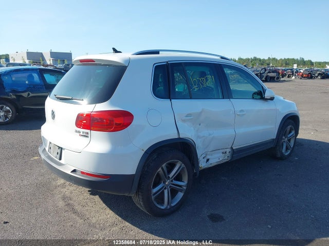 WVGLV7AX3HK029491 Volkswagen 2017