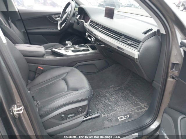 Audi Q7 2019 WA1VAAF70KD036032 Image 5