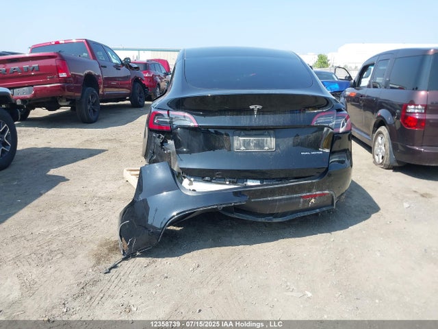 Tesla Model Y 2024 7SAYGDEE0RF211890 Image 17