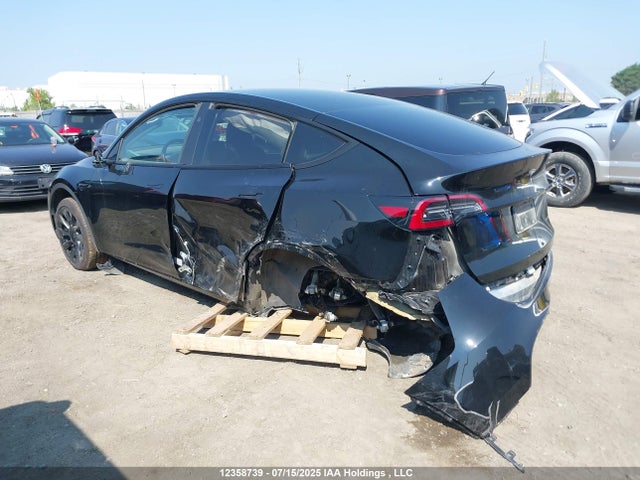 Tesla Model Y 2024 7SAYGDEE0RF211890 Image 3