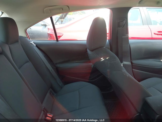 12358915 :رقم المزاد ، 5YFBPMBE9NP365584 vin ، 2022 Toyota Corolla Le مزاد بيع