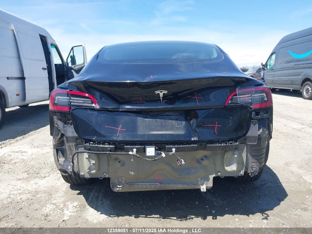 5YJ3E1EA7NF258241 Tesla 2022
