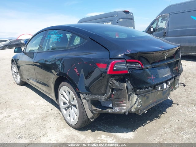 5YJ3E1EA7NF258241 Tesla 2022