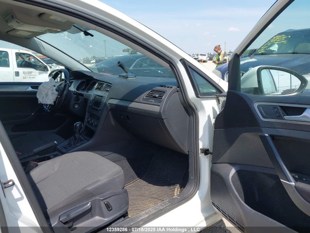 3VW2A7AU6FM021261 Volkswagen Golf