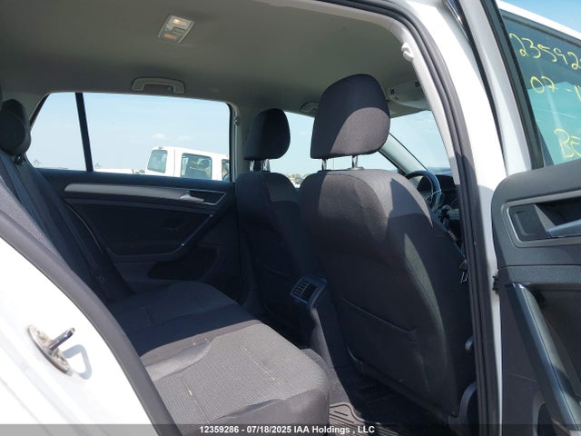 3VW2A7AU6FM021261 Volkswagen Golf