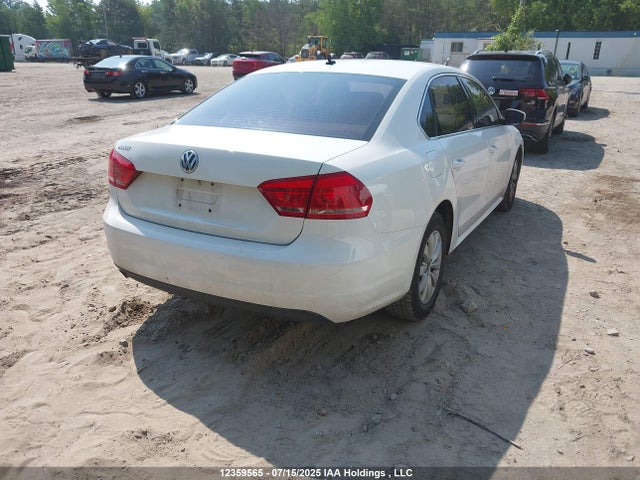 1VWAH7A3XEC011296 Volkswagen 2014