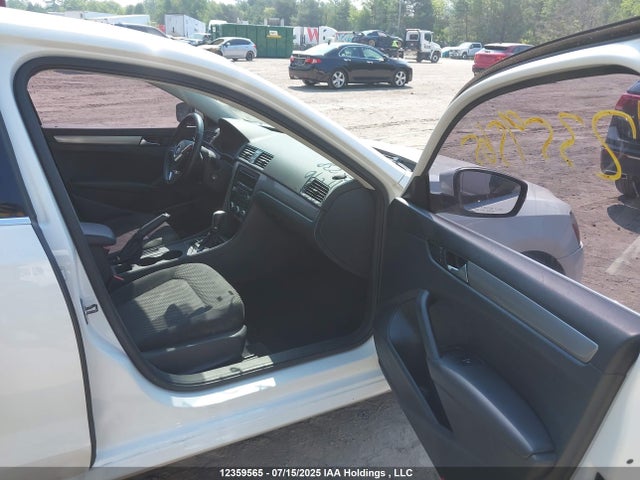 1VWAH7A3XEC011296 Volkswagen 2014