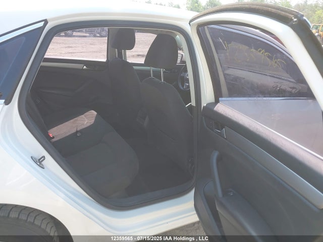1VWAH7A3XEC011296 Volkswagen 2014