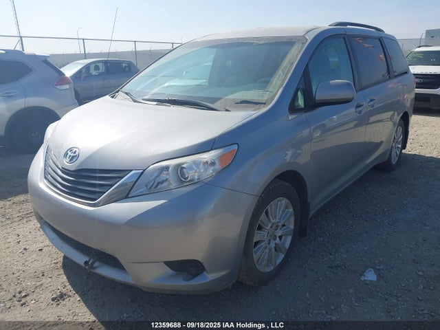 Toyota 2gr-fks 2014 5TDJK3DC3ES072836 Image 2