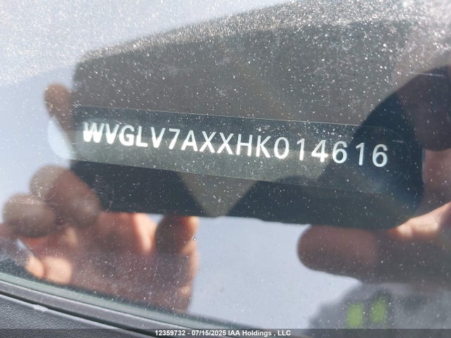 WVGLV7AXXHK014616 Volkswagen 2017